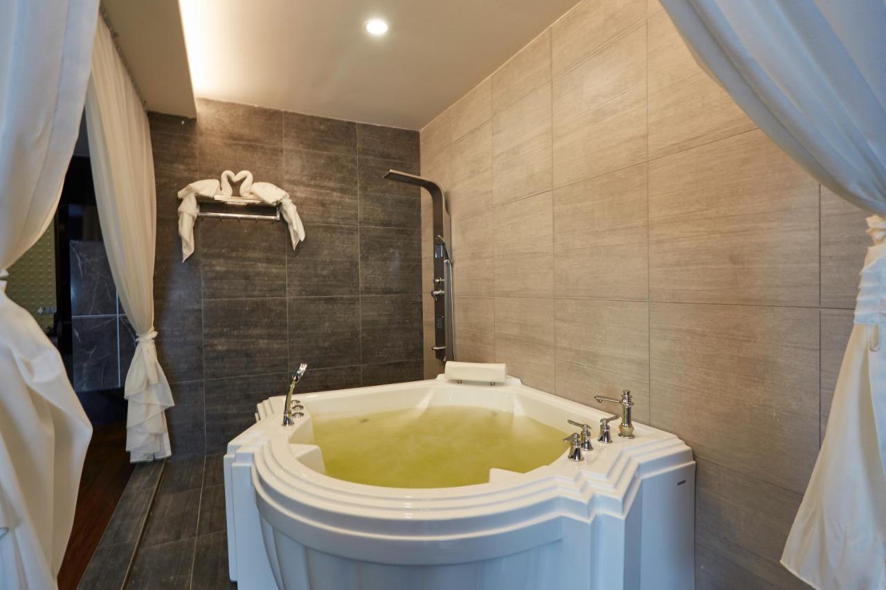 Dream Luxury Hotel Muar Bagian luar foto