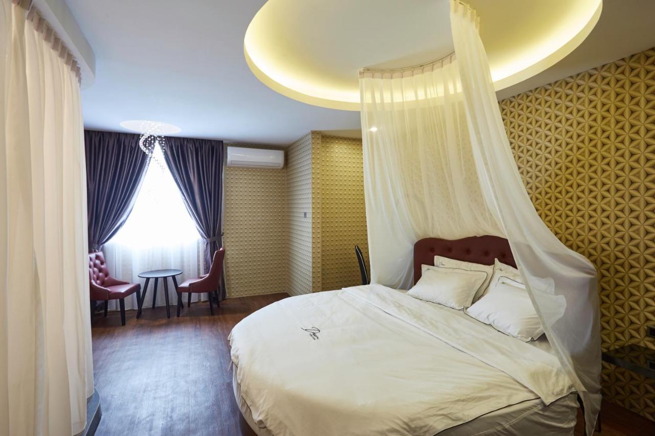 Dream Luxury Hotel Muar Bagian luar foto