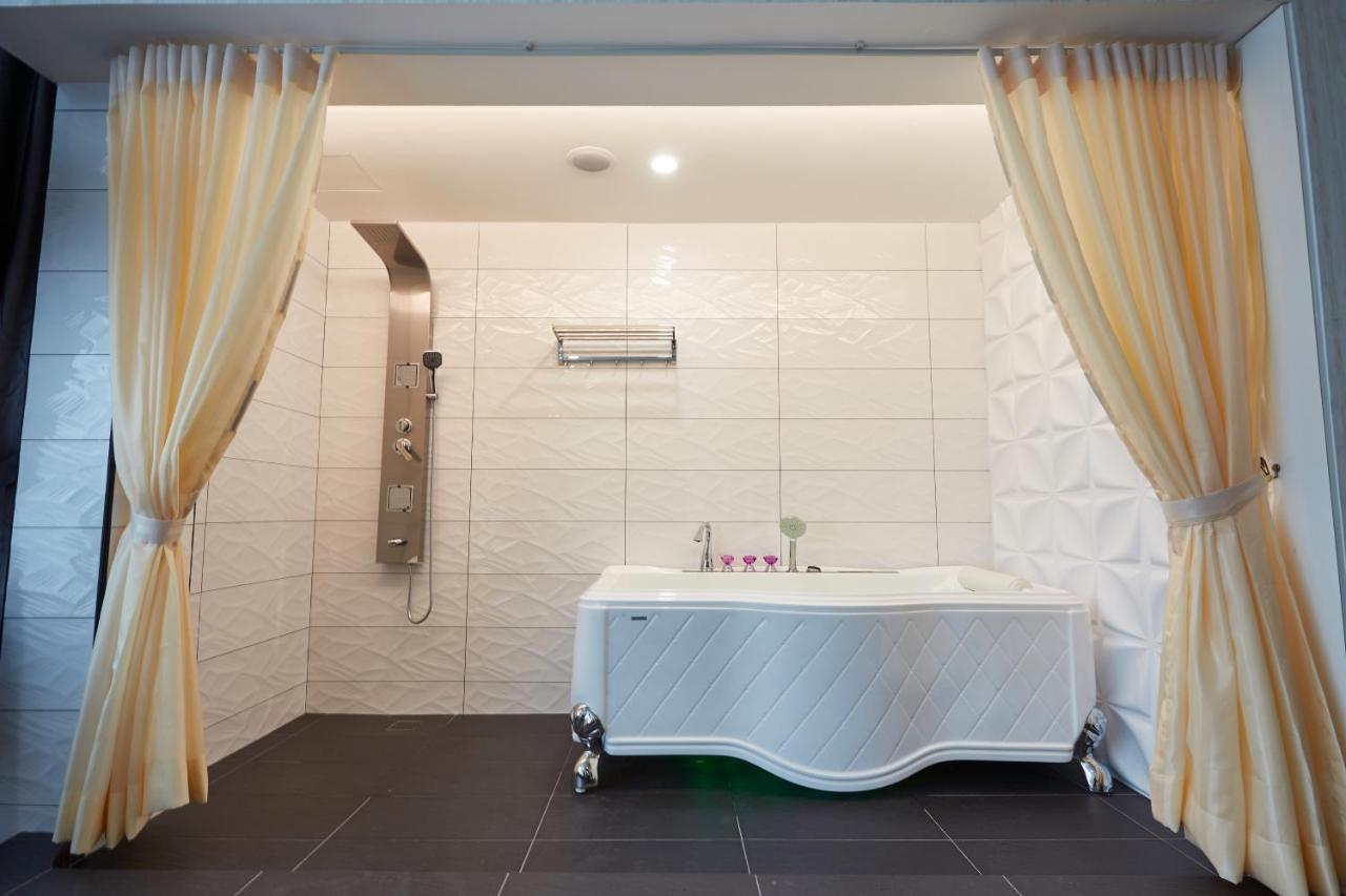 Dream Luxury Hotel Muar Bagian luar foto