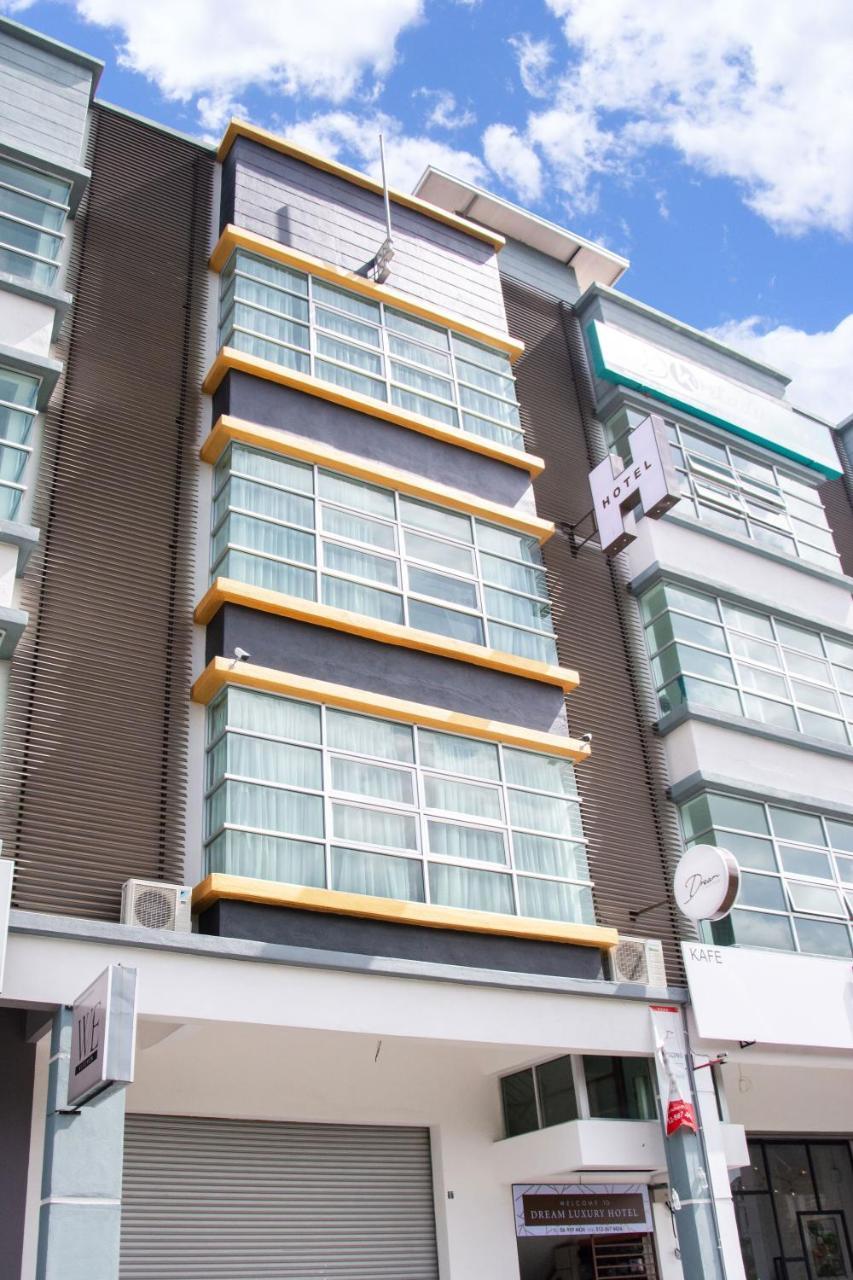 Dream Luxury Hotel Muar Bagian luar foto