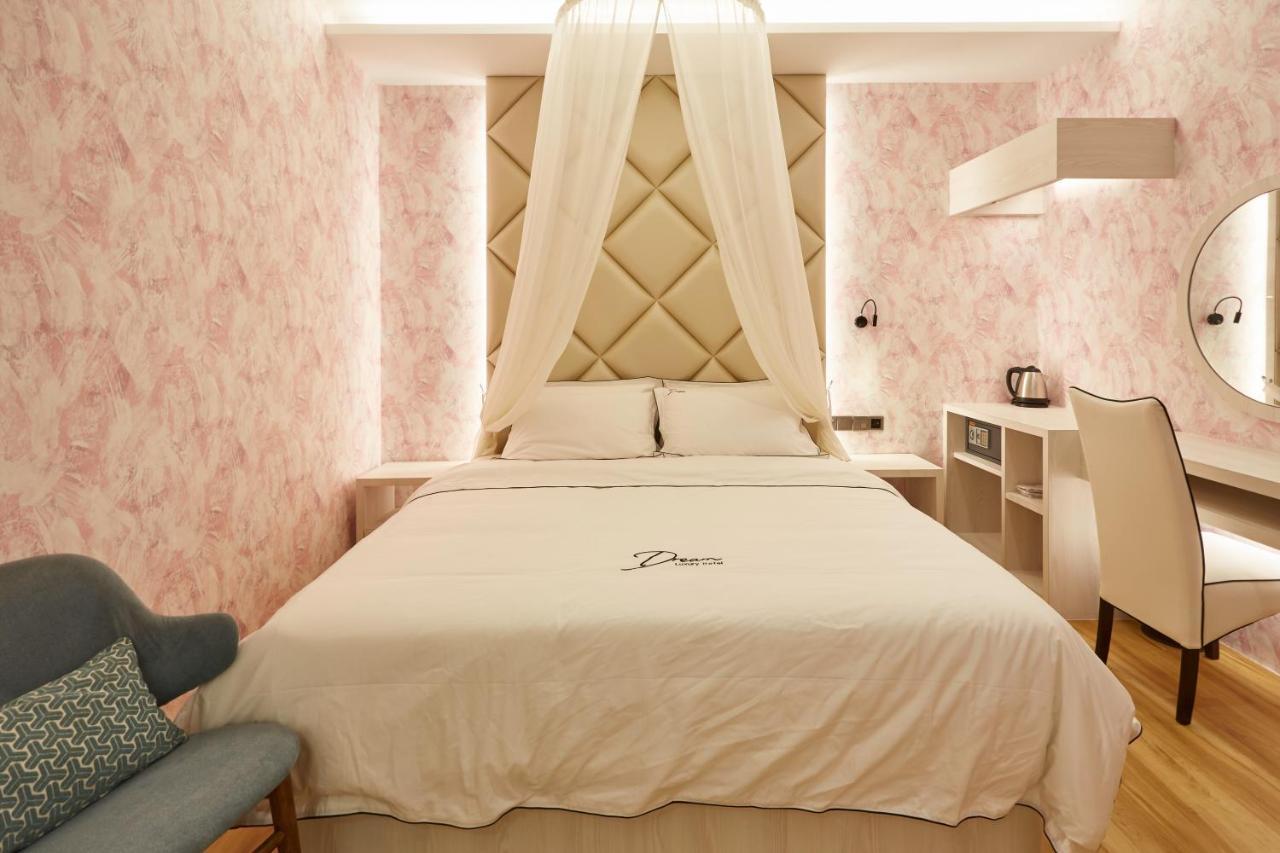 Dream Luxury Hotel Muar Bagian luar foto