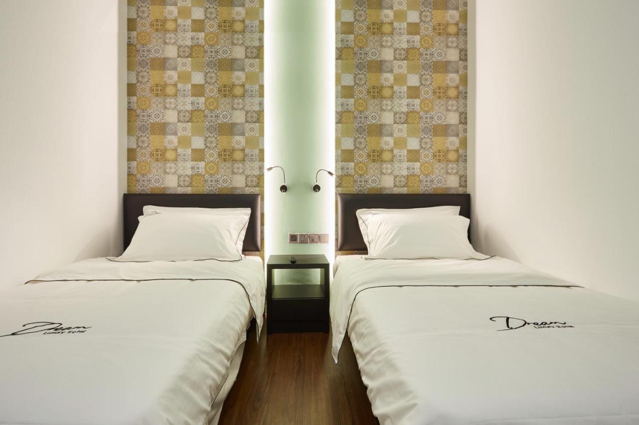 Dream Luxury Hotel Muar Bagian luar foto